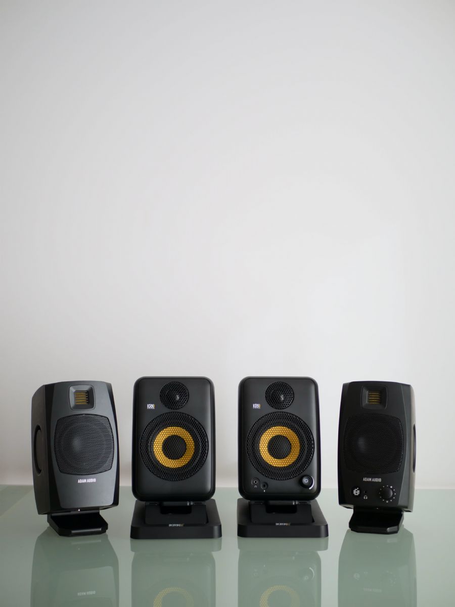 Adam Audio D3V y KRK GoAux4