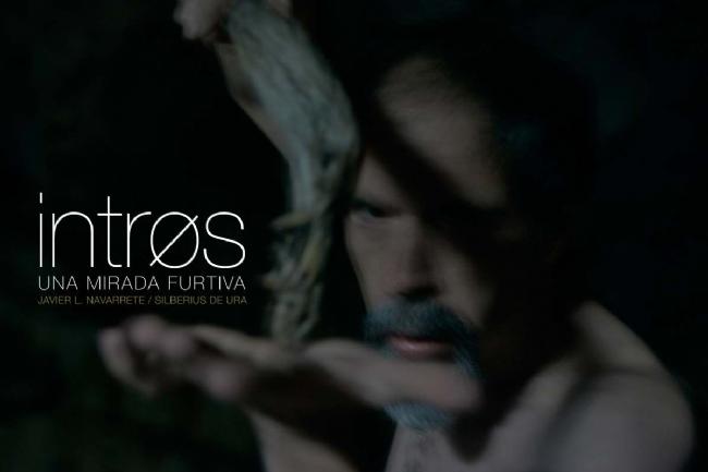 intrøs. Una mirada furtiva intrøs. Una mirada furtiva